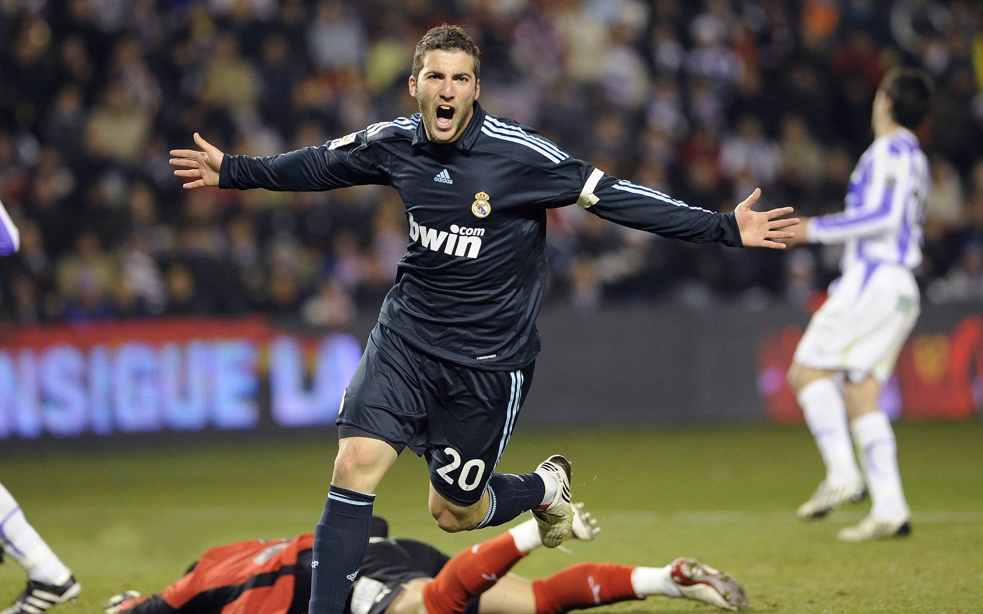 AYX SPORTS-凯瑟琳·伯科夫赛后感谢团队支持，凯瑟琳波尔科维奇