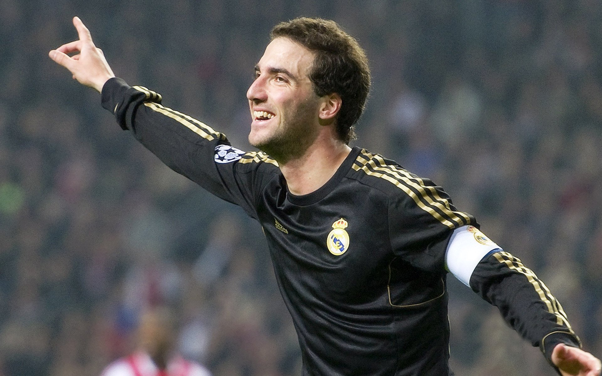 爱游戏在线娱乐官网-曼城持续强势，豪取多场胜利锁定榜首