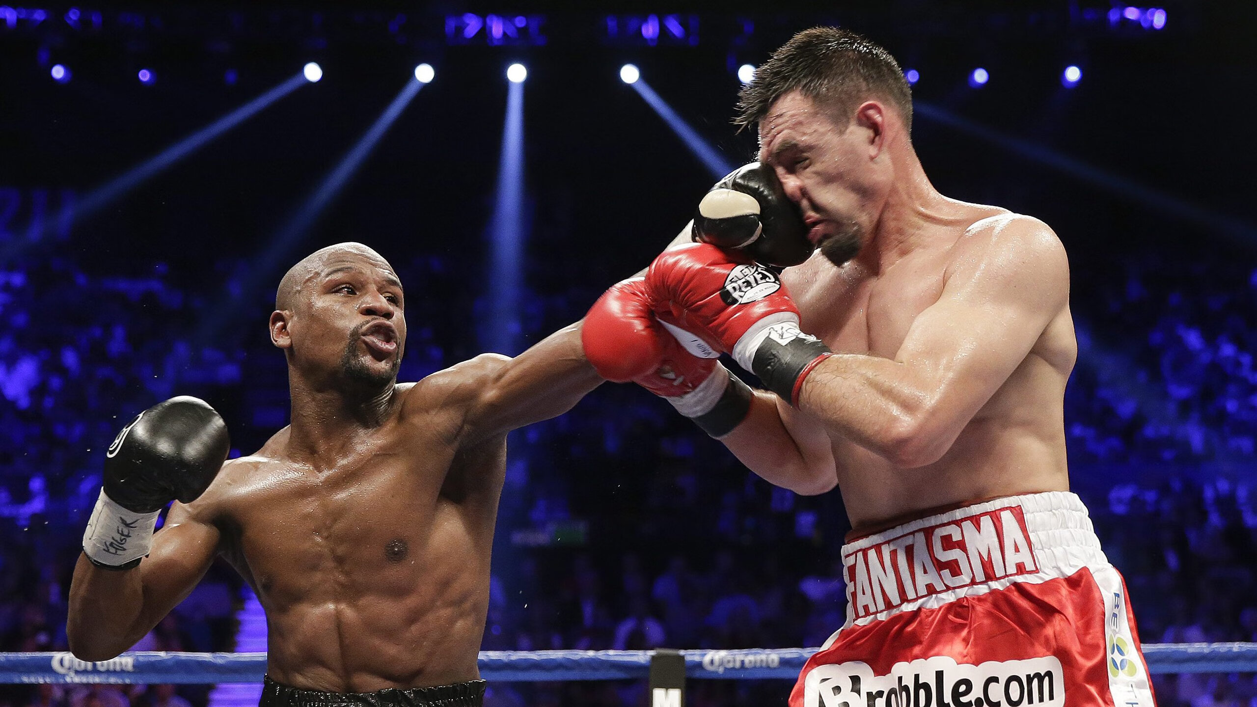 球员首次在主场宣布慈善项目，回馈家乡引发热议，球星赞助顺序